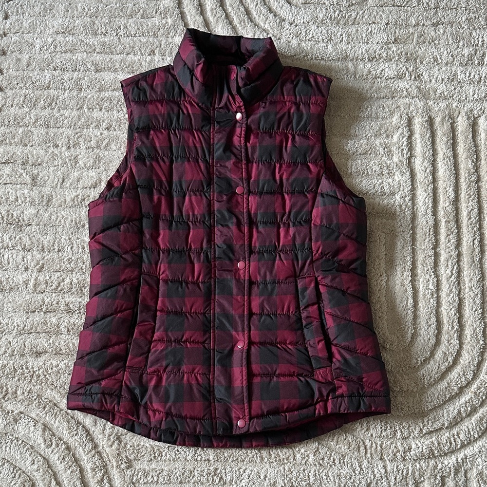 GAP Red Plaid Quilted Puffer Vest with Navy Logo Tag Size S
